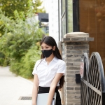 [妖精社]T2117_嫩模苏伟初夏将至主题户外白衬衣配黑短裙超薄黑丝裤袜诱惑写真50P