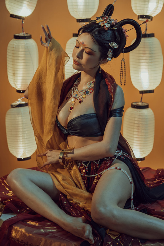 秋和柯基(夏小秋秋秋) & 奶桃  – 红尘梦 [40P1V-701MB]