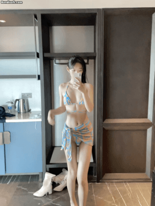 【秀人网 唐安琪】最新长时版 色诱房东 开档肉丝 极品美腿