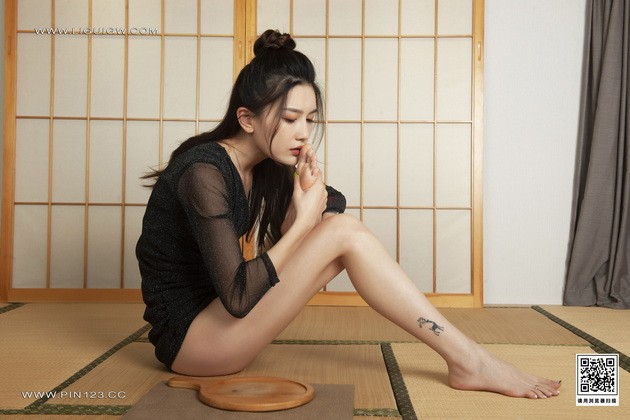 [Ligui丽柜]2023.11.27 唇享欲足-私人定制 甜甜[50+1P／31MB]